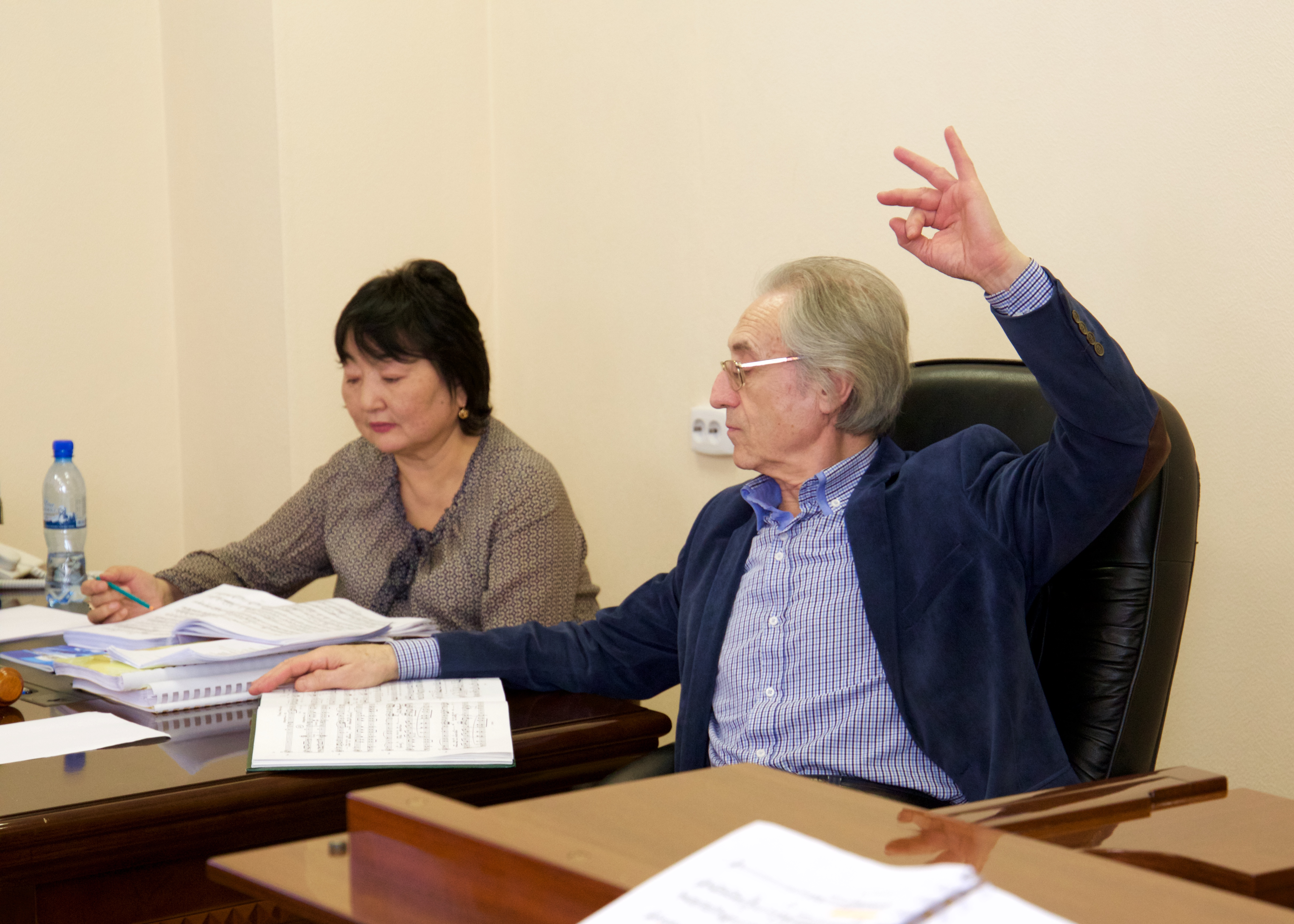 Солисты бурятской оперы готовятся к премьере спектакля «Бал-маскарад» (Дж. Верди)