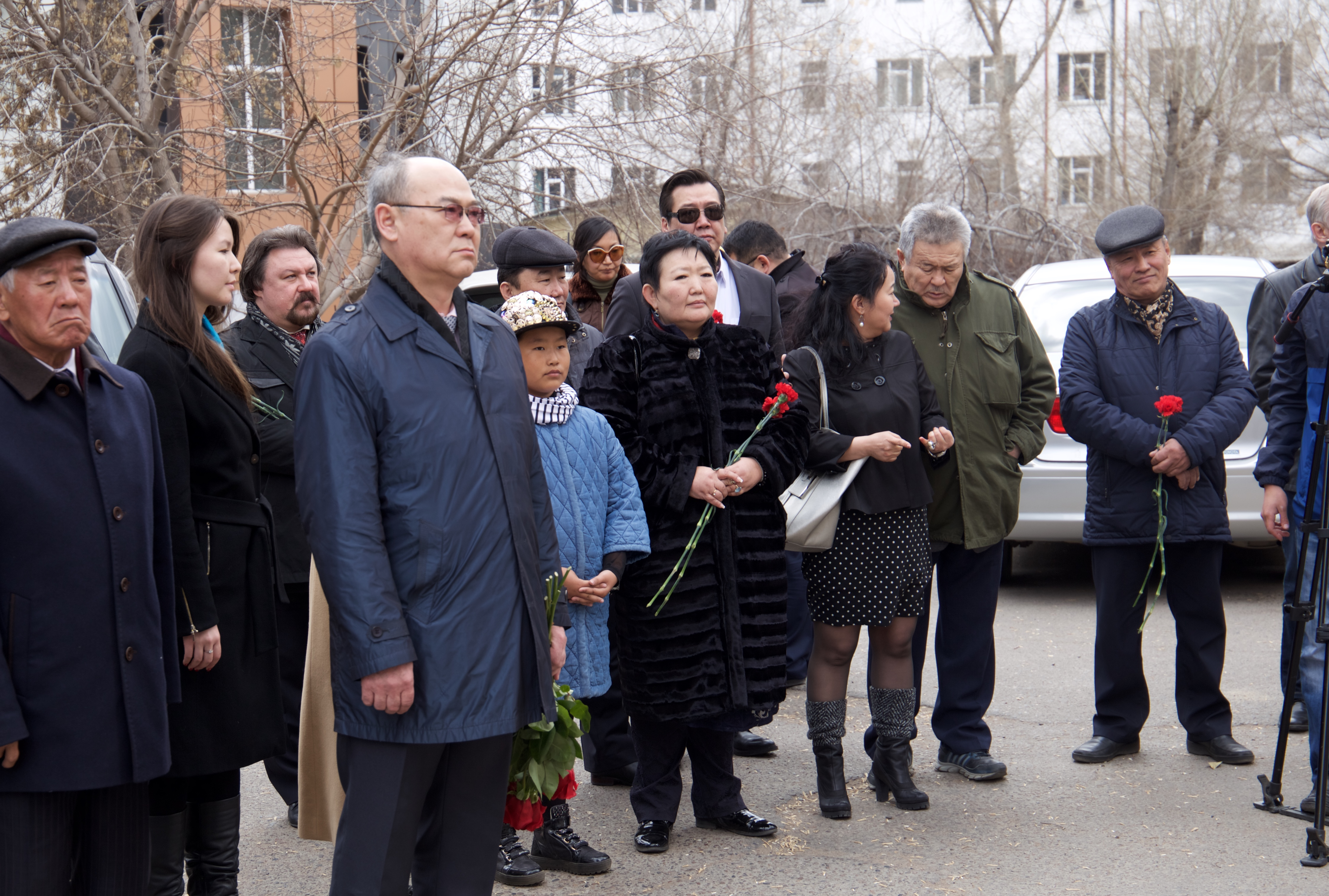 Памятный митинг и возложение цветов к мемориальной доске Киму Базарсадаеву